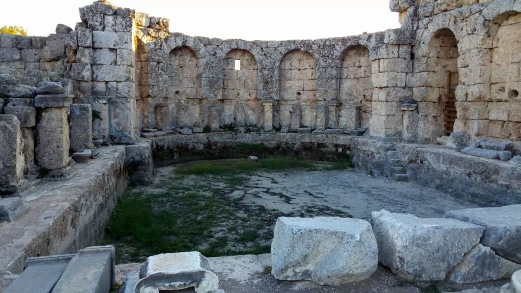 Театр в Перге Театр в Перге